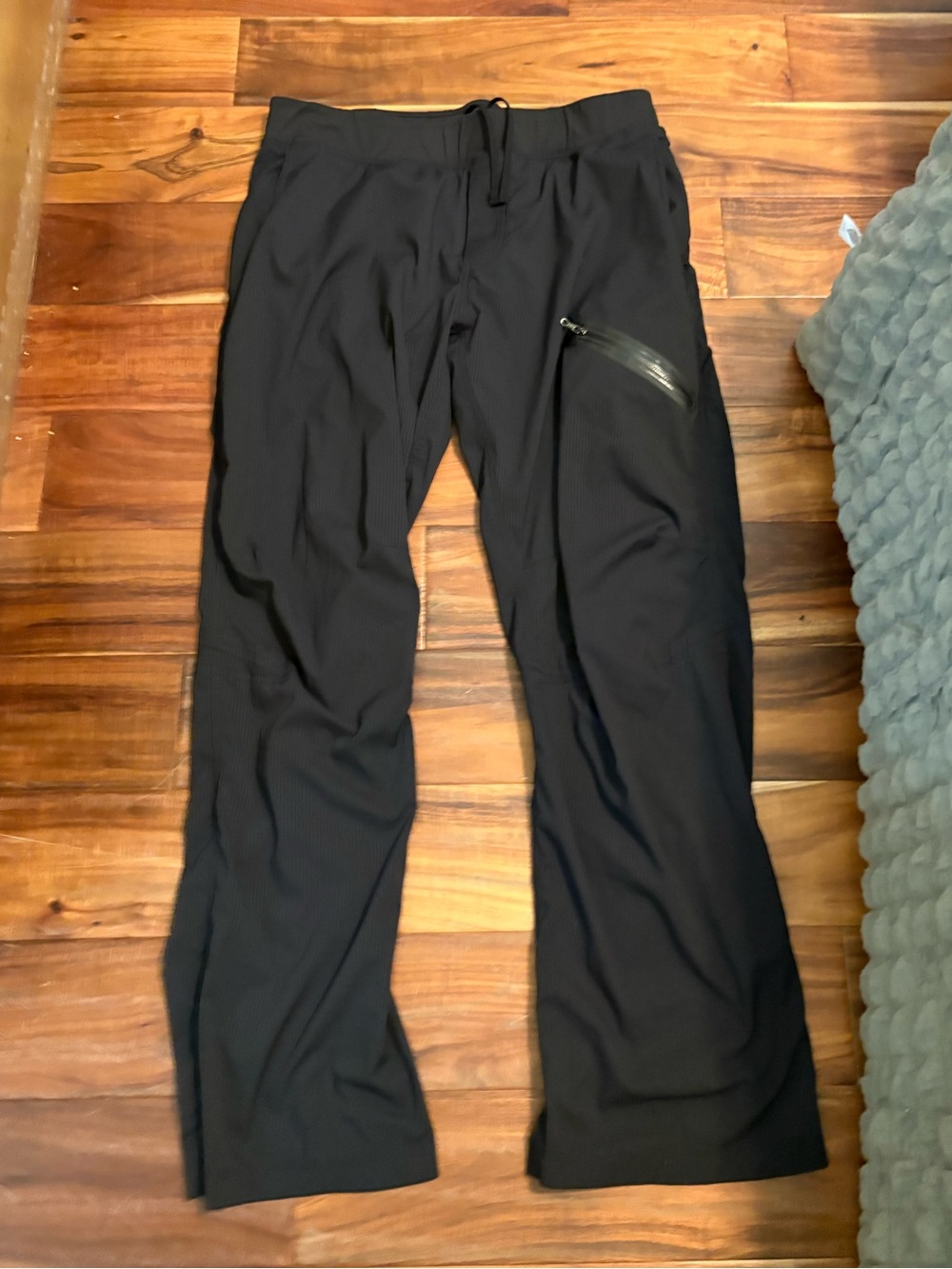 Women’s lululemon Black Travel Jogger Pants Size 8/10 (0929)